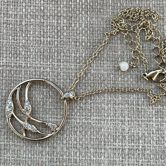 NRT Vintage Necklace Crystal Accent Gold Tone Pendant Necklace Jewelry - Picture 3 of 12